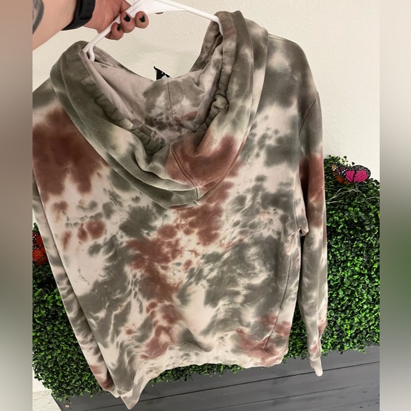 WXYZ Mfg Co Size tie-dye Skull Graphic Design hoodie - Picture 7 of 9